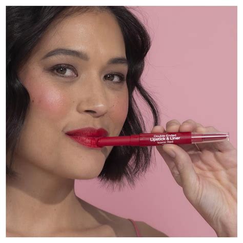 Iconic red, High Shine Lipstick in iconic red 110 